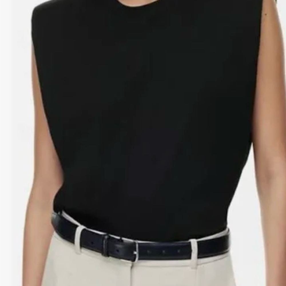 Babaton Classic Black Top